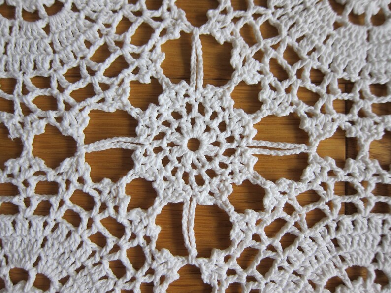 Lovely & Beautiful Small Square Crochet tablecloth - 100% cotton - photo 5