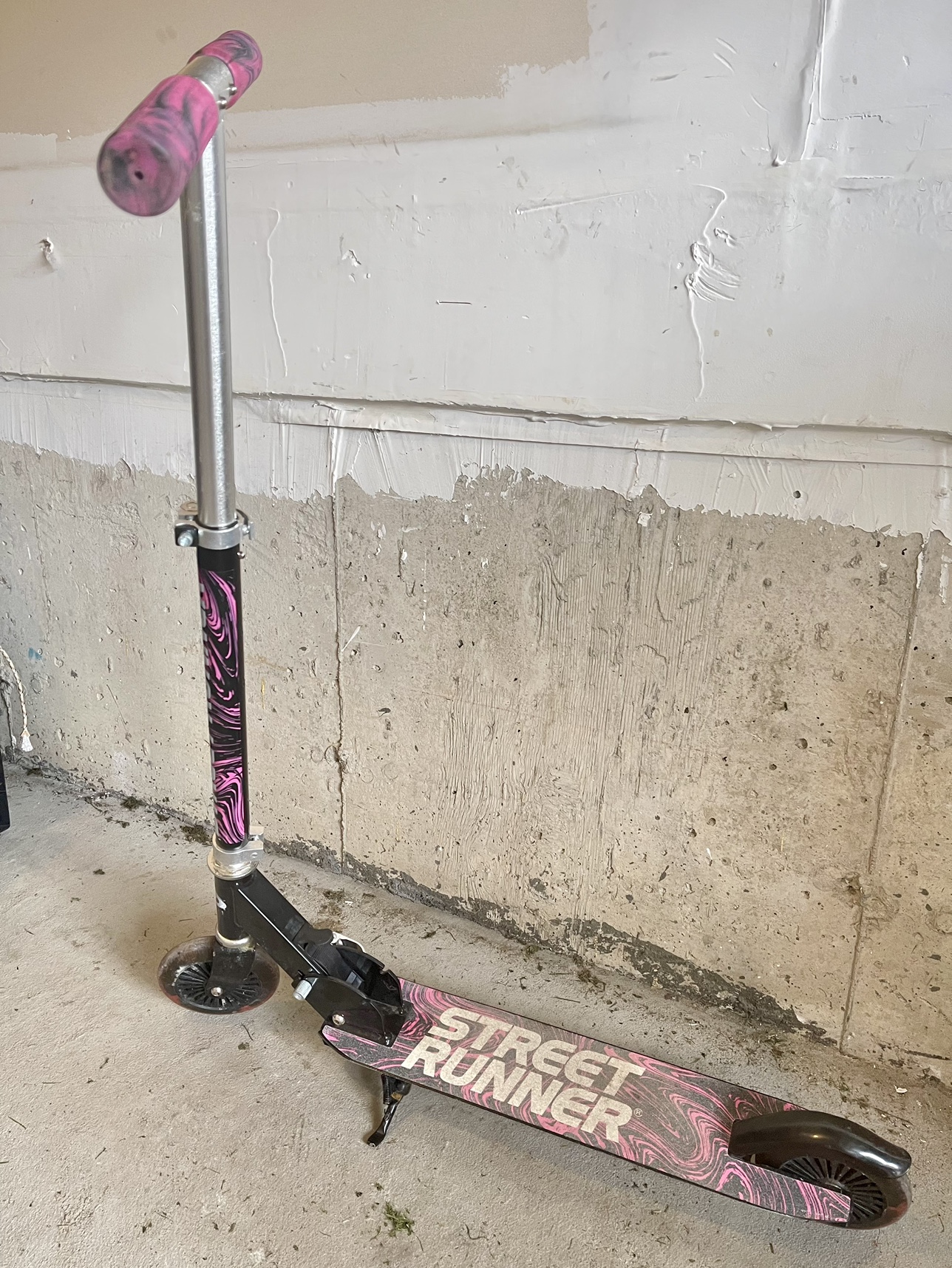 Street runner folding kick scooter
