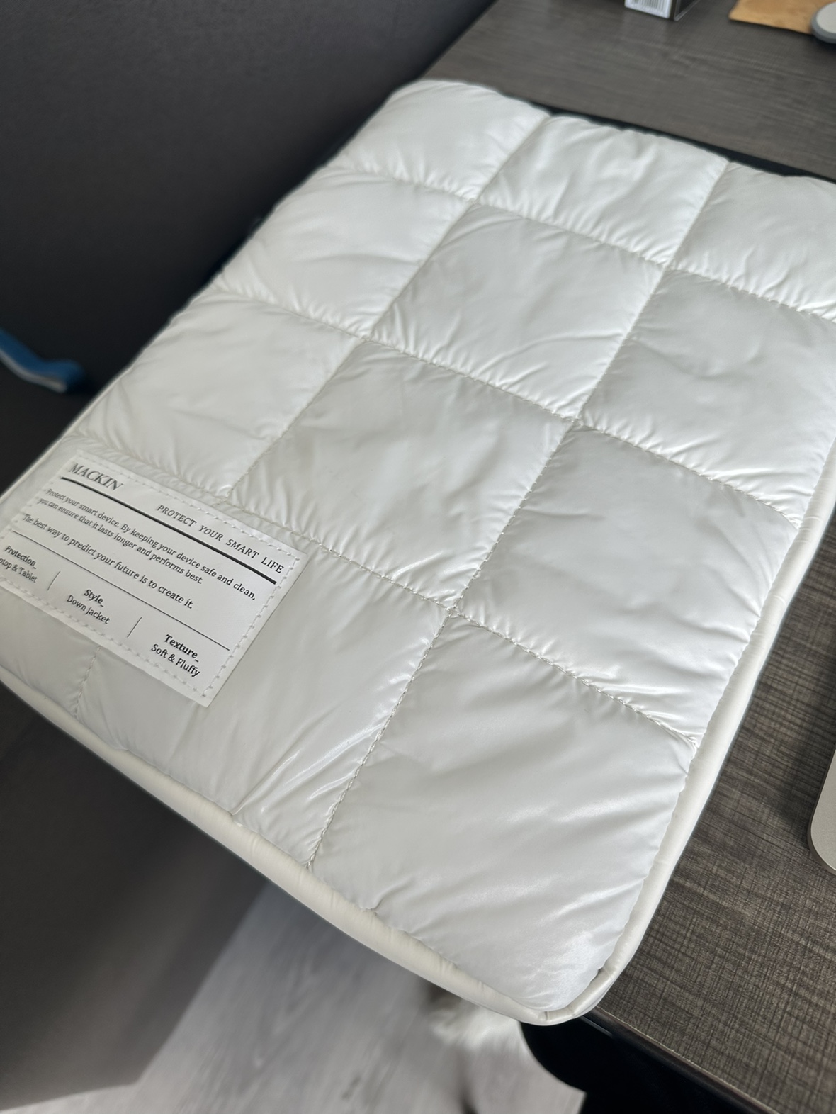 2022 MacBook Air M2 with Magic Mouse and Charger - photo 4