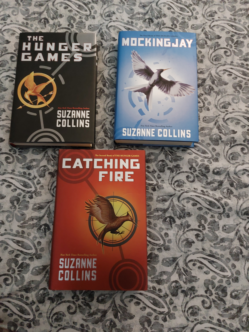 3 COMPLETE BOOKS OF HUNGER GAMES image indicator(2)