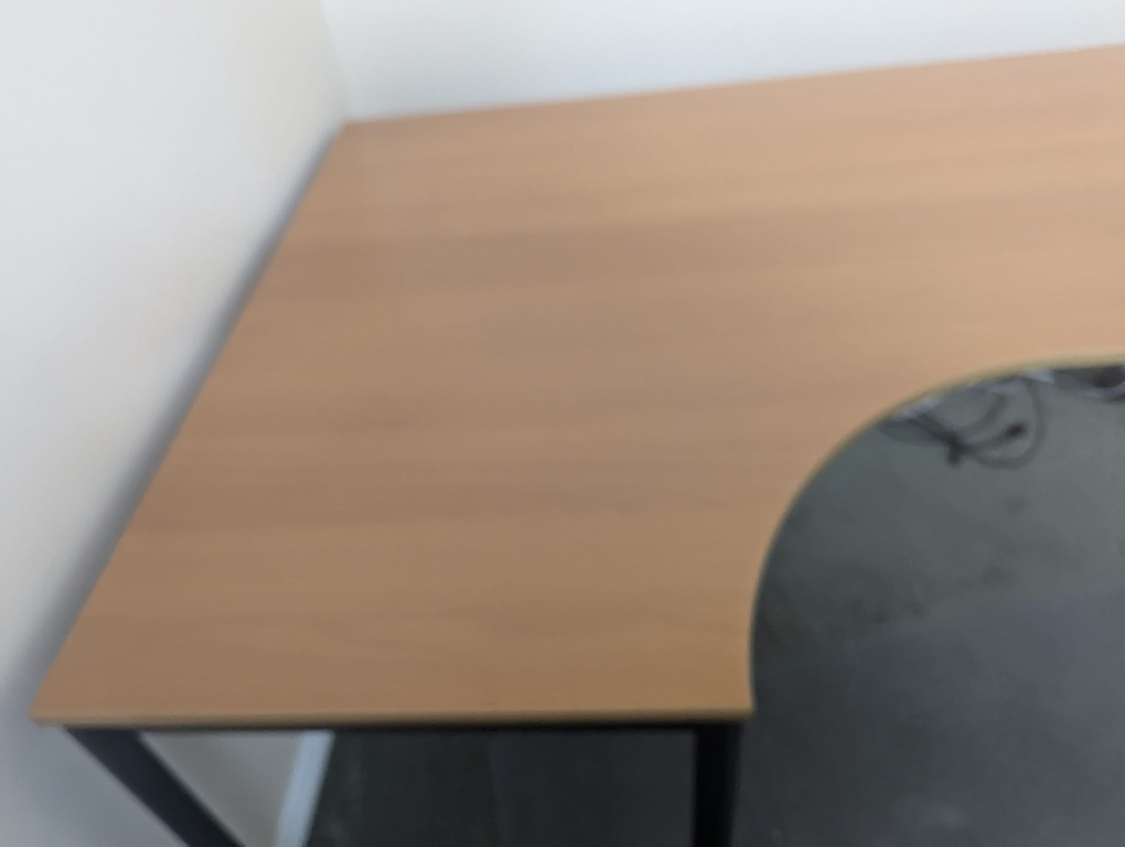 Desk - photo 2