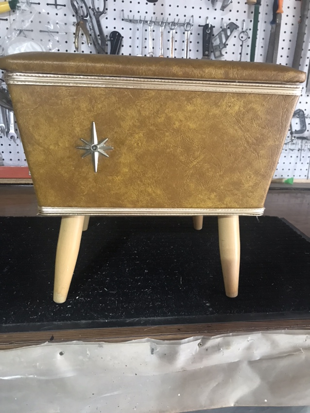 Vintage Sewing Box with legs - photo 2