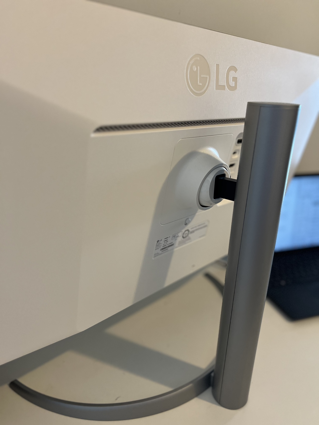 LG - UltraWide  34” monitor - like new - photo 4