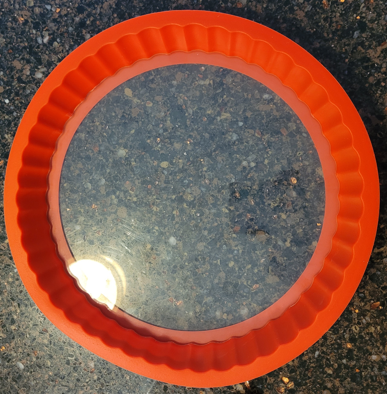 10″ DoughEZ® Silicone Glass Bottom Pie Pan (Set of 2) image indicator(6)