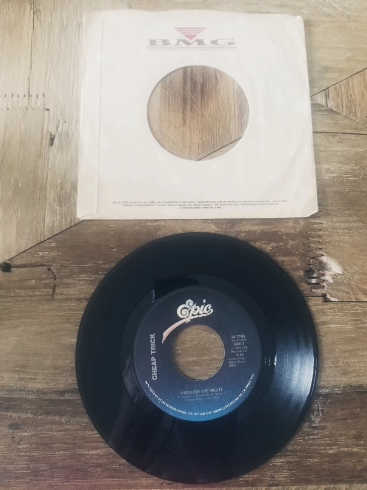 CHEAP TRICK "The Flame" 7 inch Vinyl Record 80S VINTAGE - photo 2