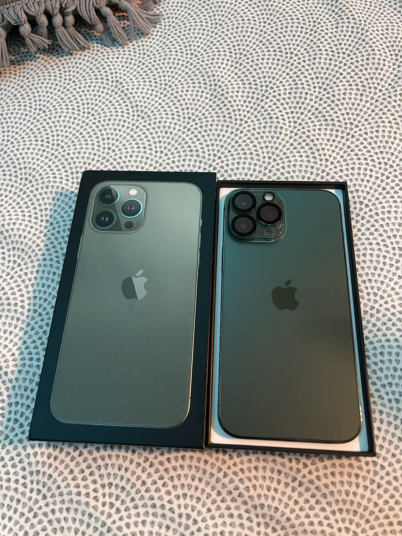 iPhone 13 Pro Max alpine green