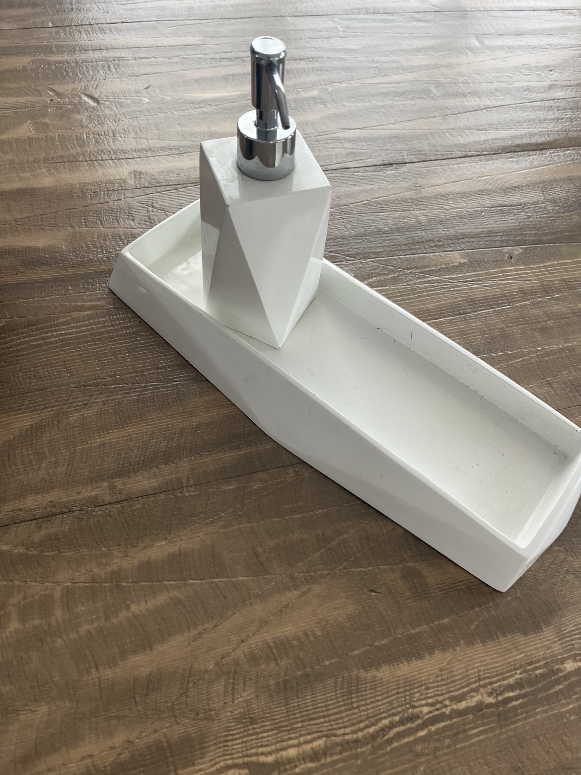 Soap dispenser and tray