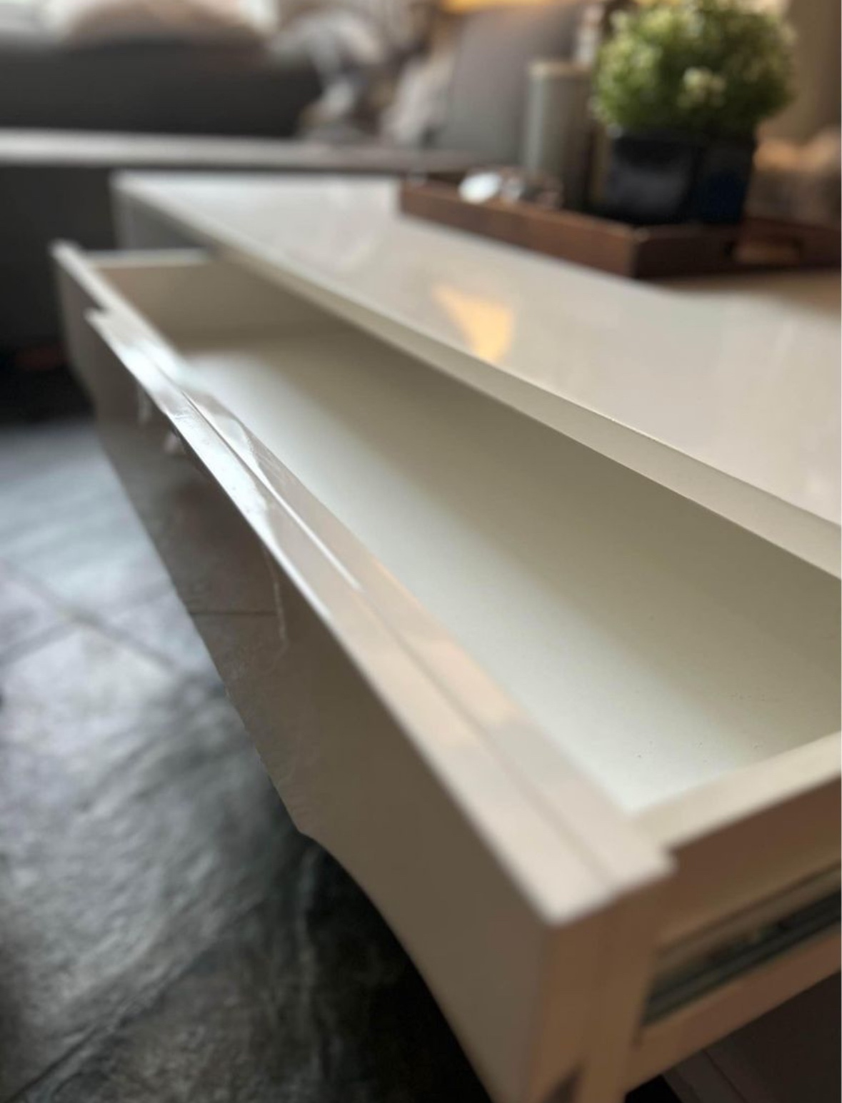 White coffee table - MUST GO ASAP - photo 4