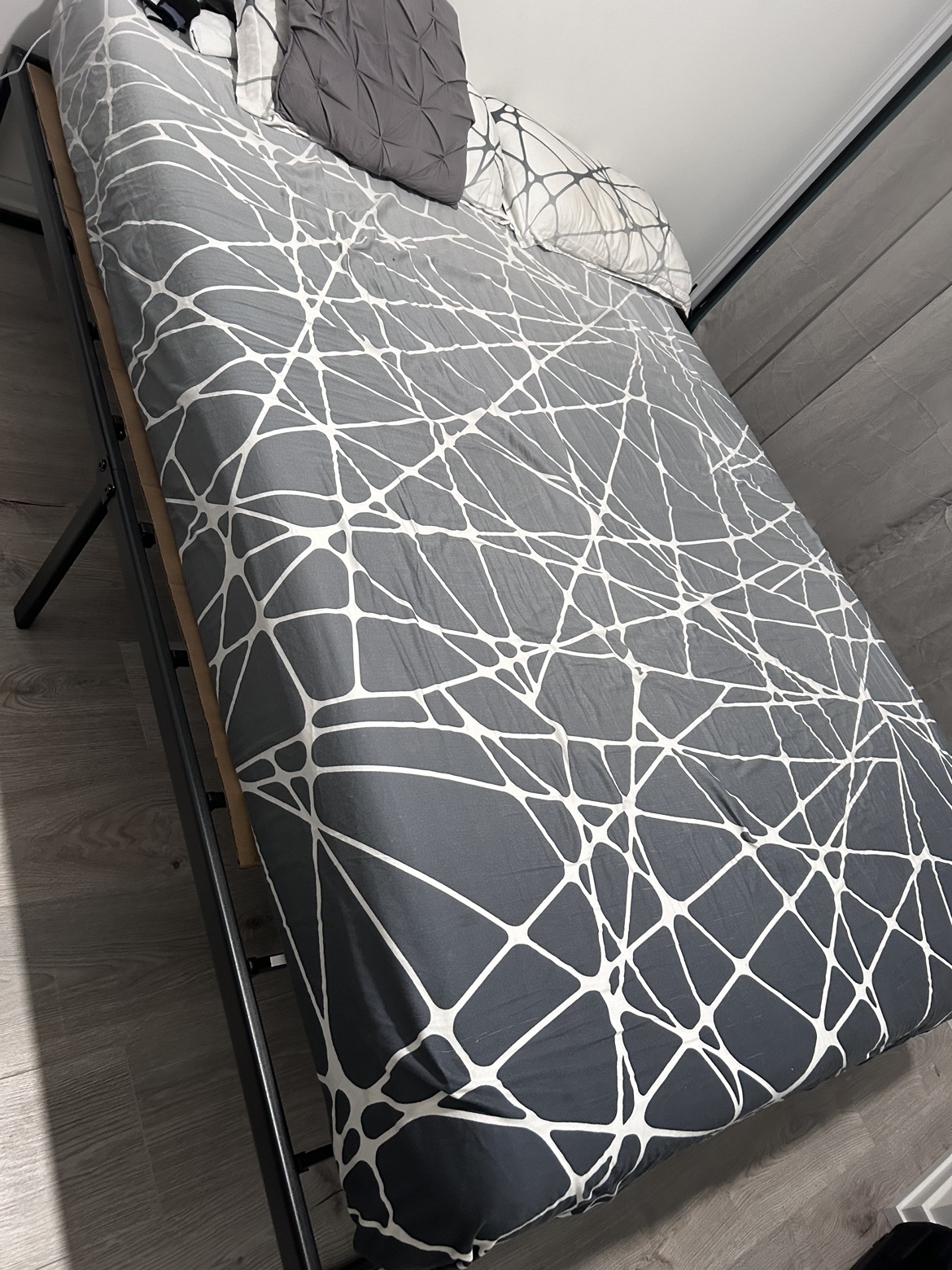 Queen size mattress - photo 2