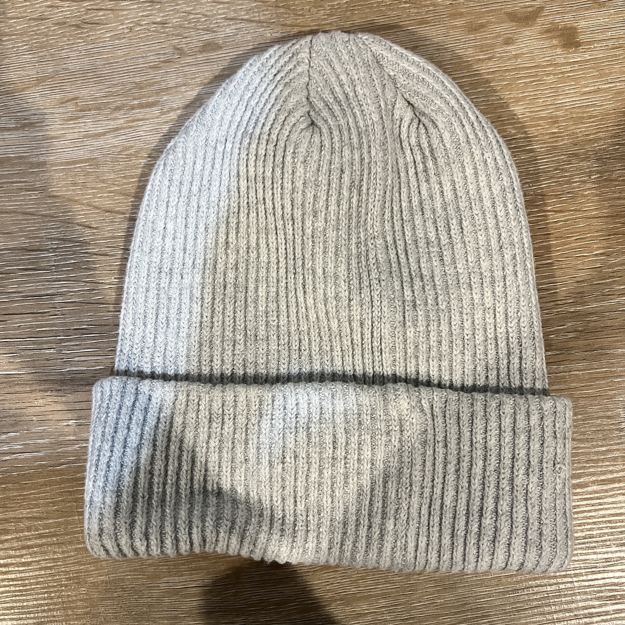 light gray knitted beanie - photo 2