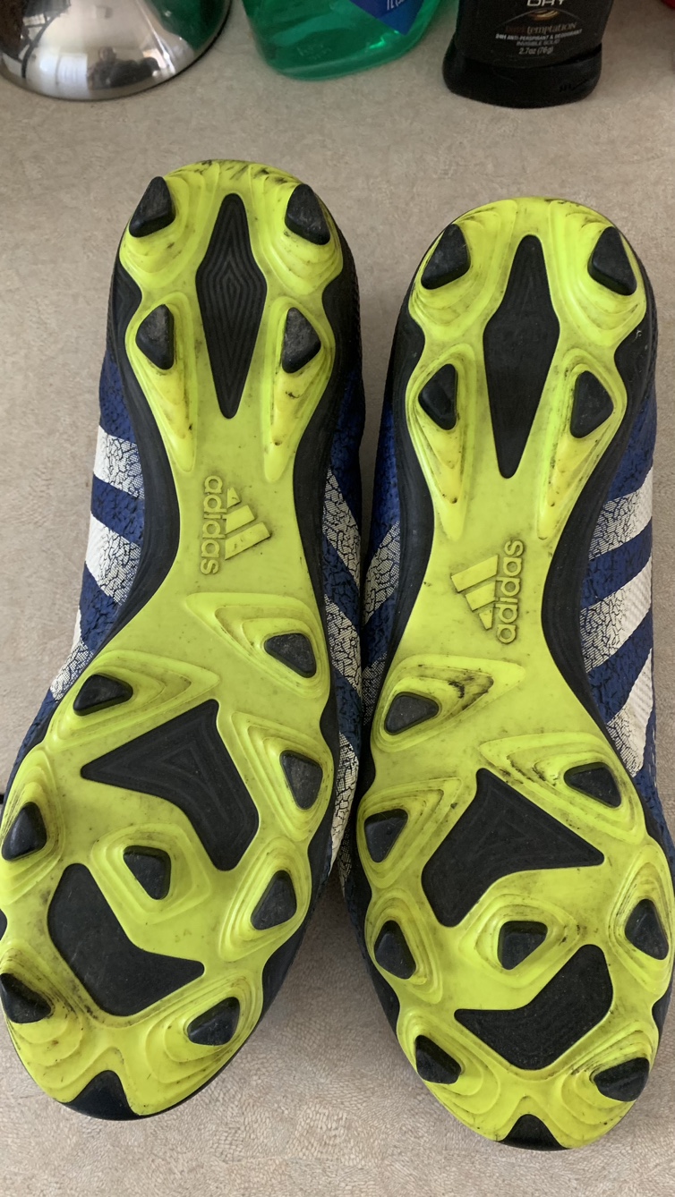 Soccer shoe said 9.5 - photo 3