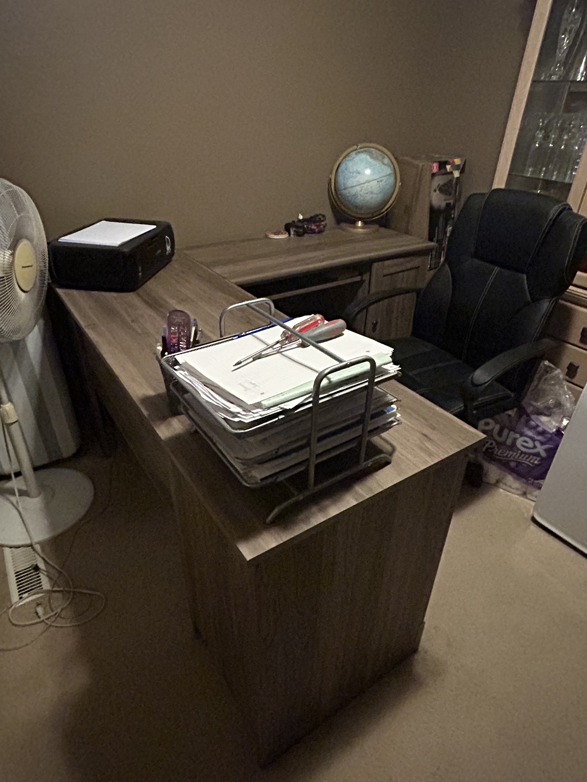 Desk and chair - photo 3