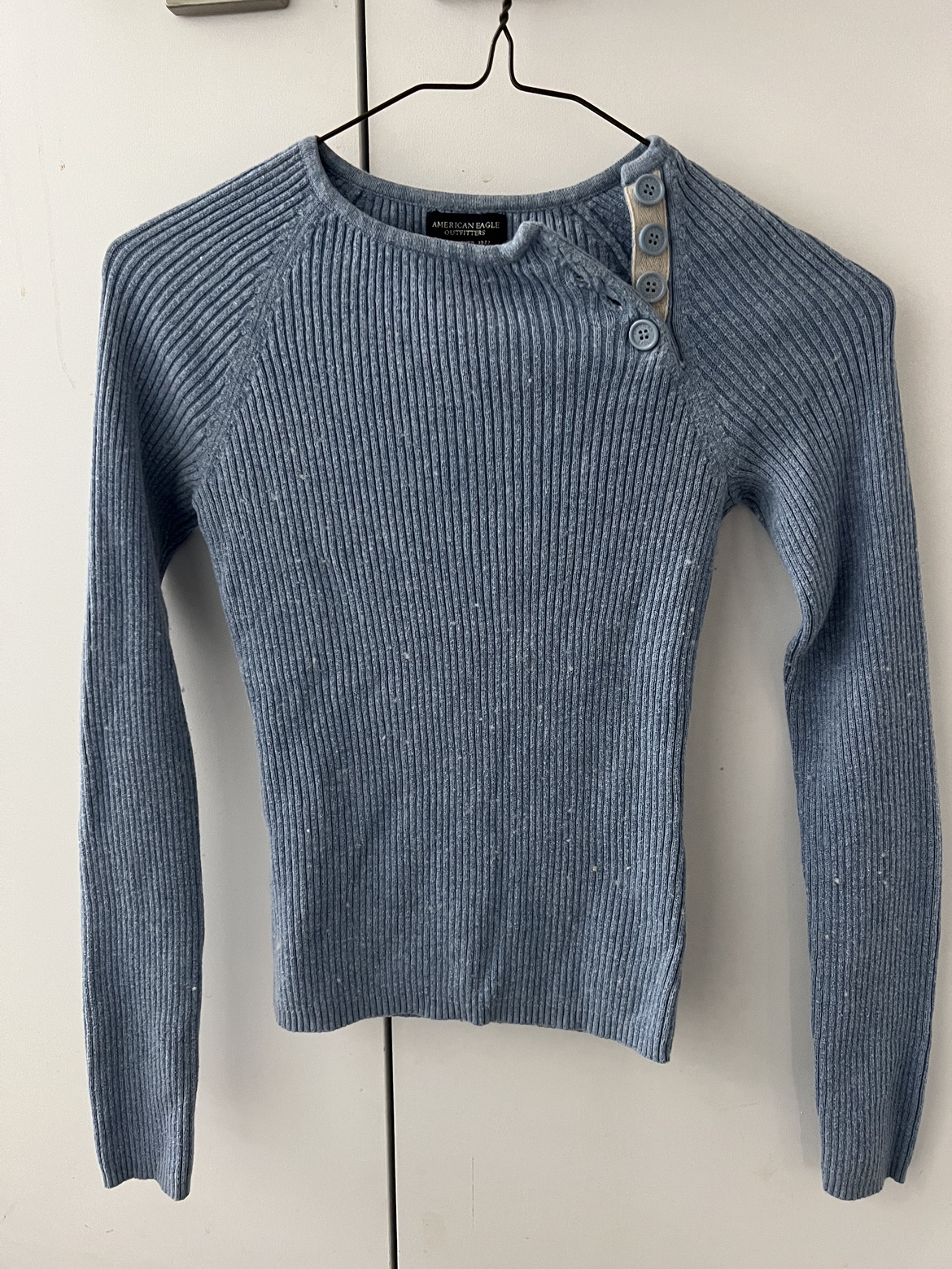 American eagle right fitting sweater