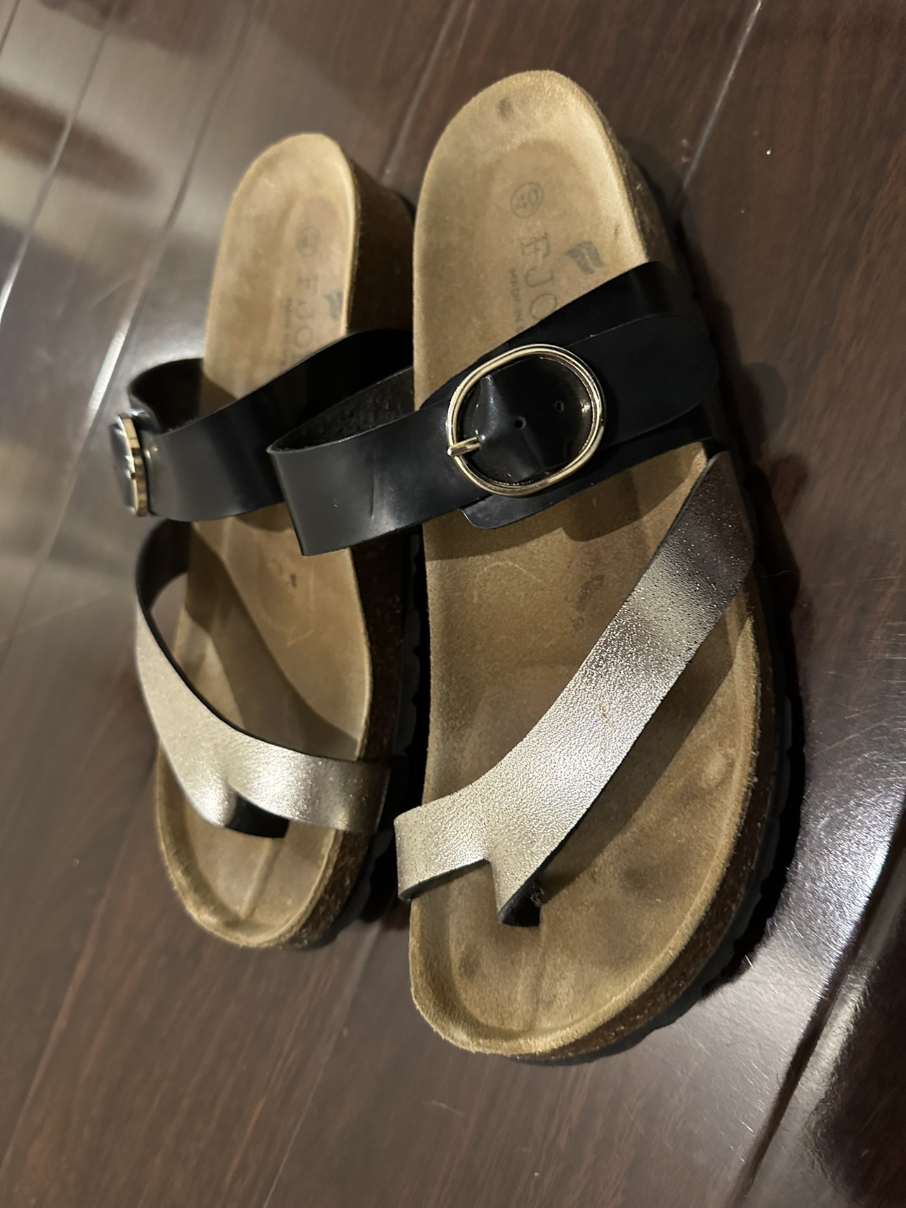 Woman’s sandal size 10 image indicator(2)