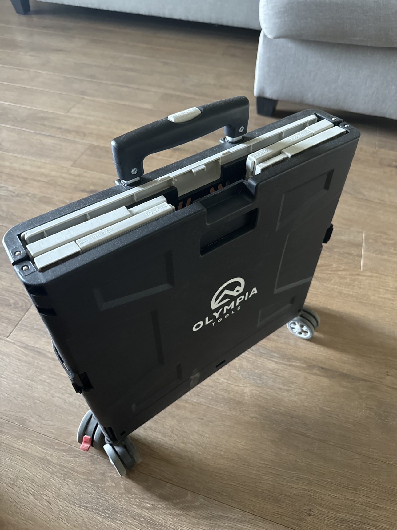 Easy to store Shopping cart