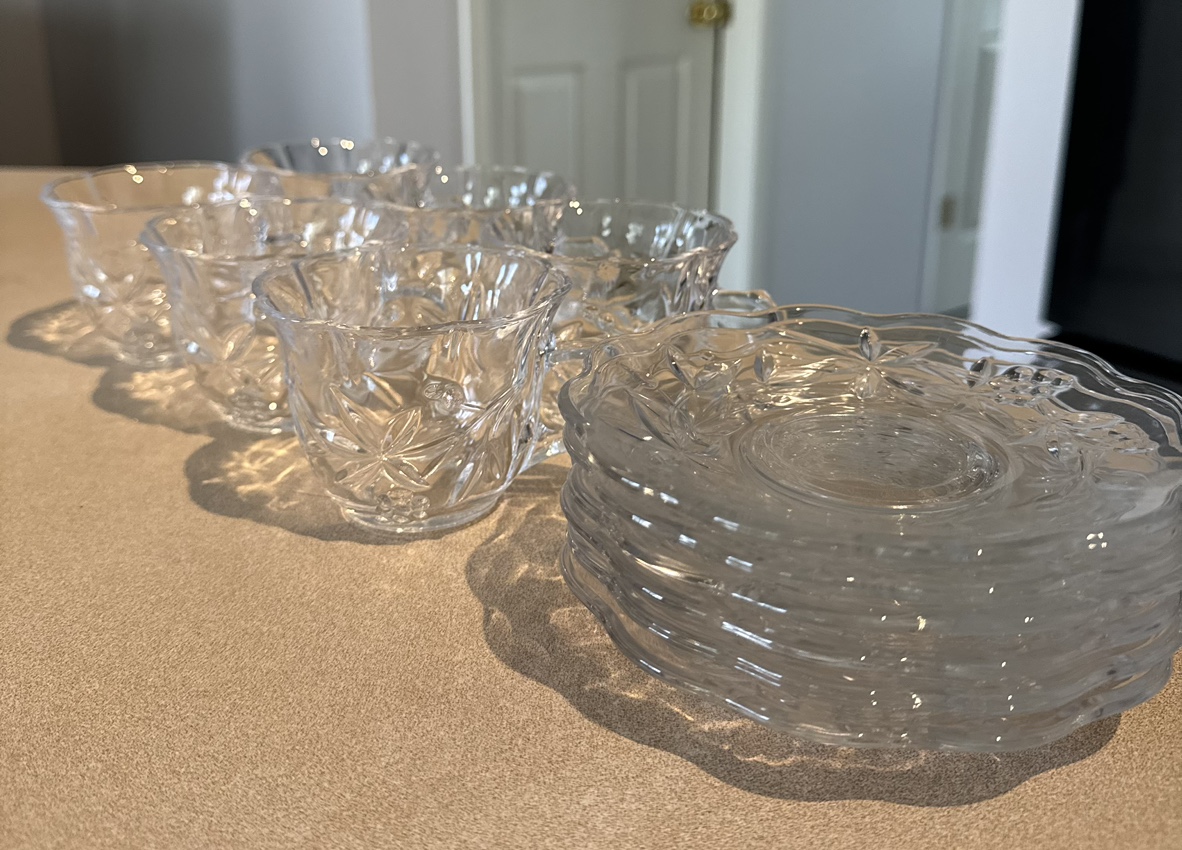 Beautiful Antique Clear Tea Cups and Saucers - Set of 6 - photo 4