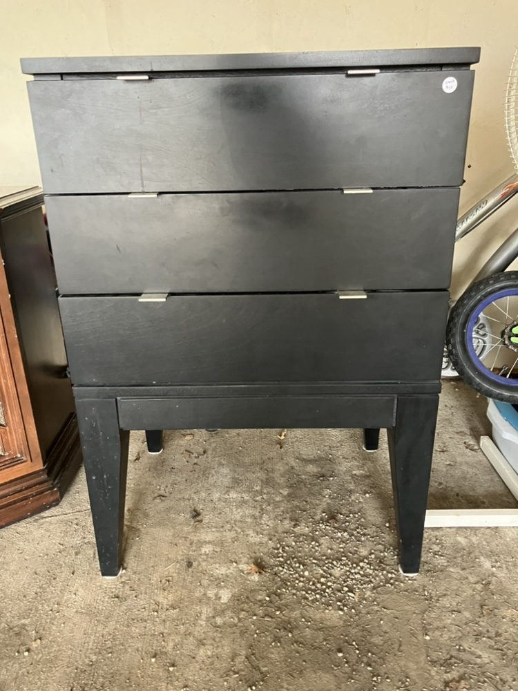 Chest of drawers