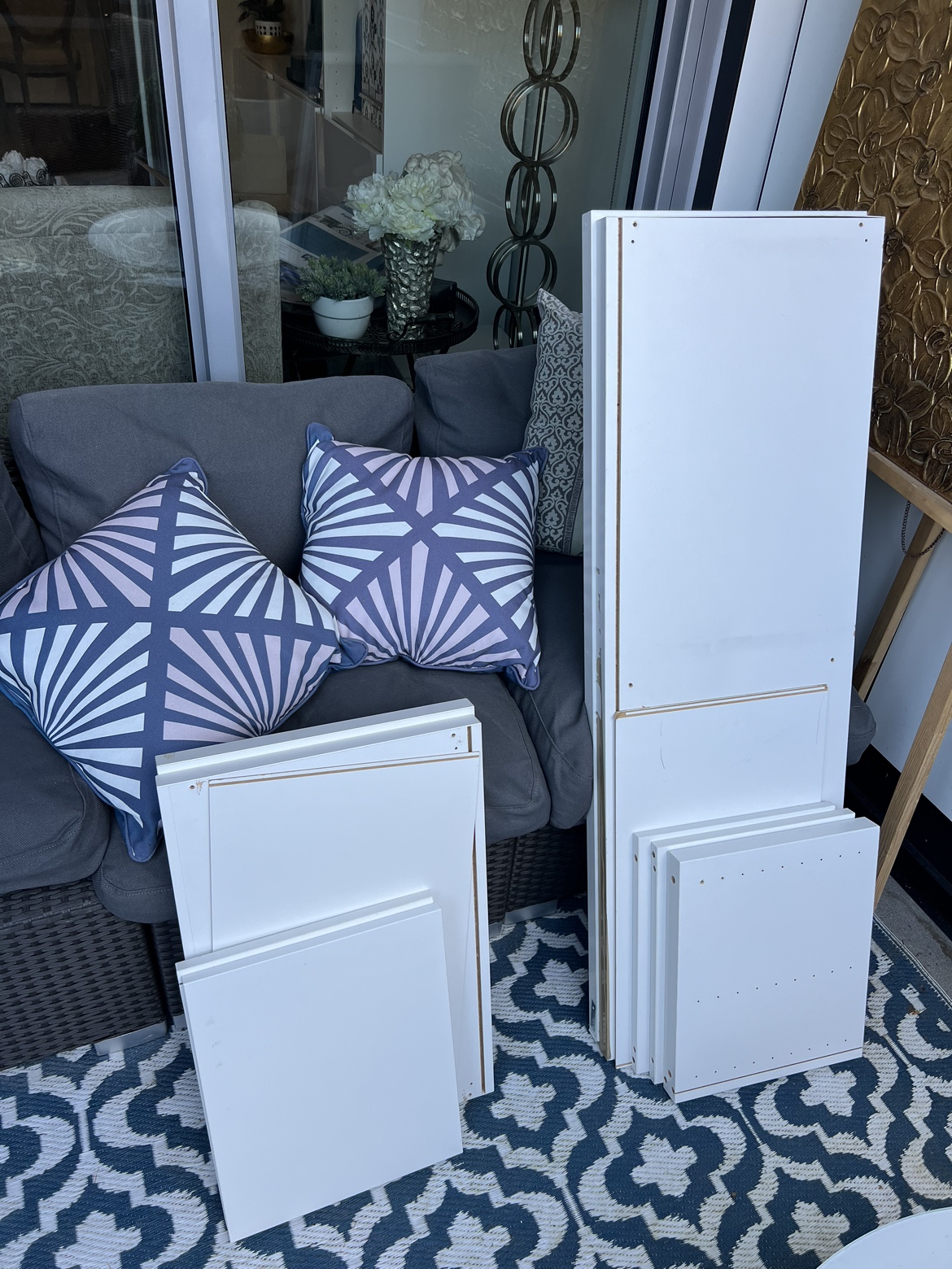 🎁 FREE IKEA Besta shelving (1 double & 1 single unit available) thumbnail