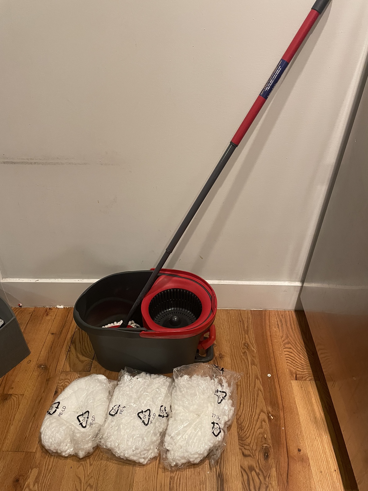 Cedar mop with bucket