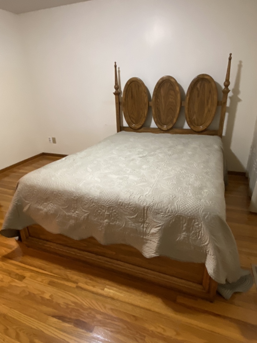 5 Piece wood bedroom set