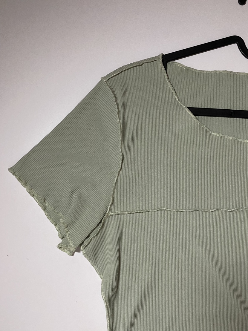 ‼️PRICE NEGOTIABLE‼️Visible / exposed seams sage green shirt image indicator(3)