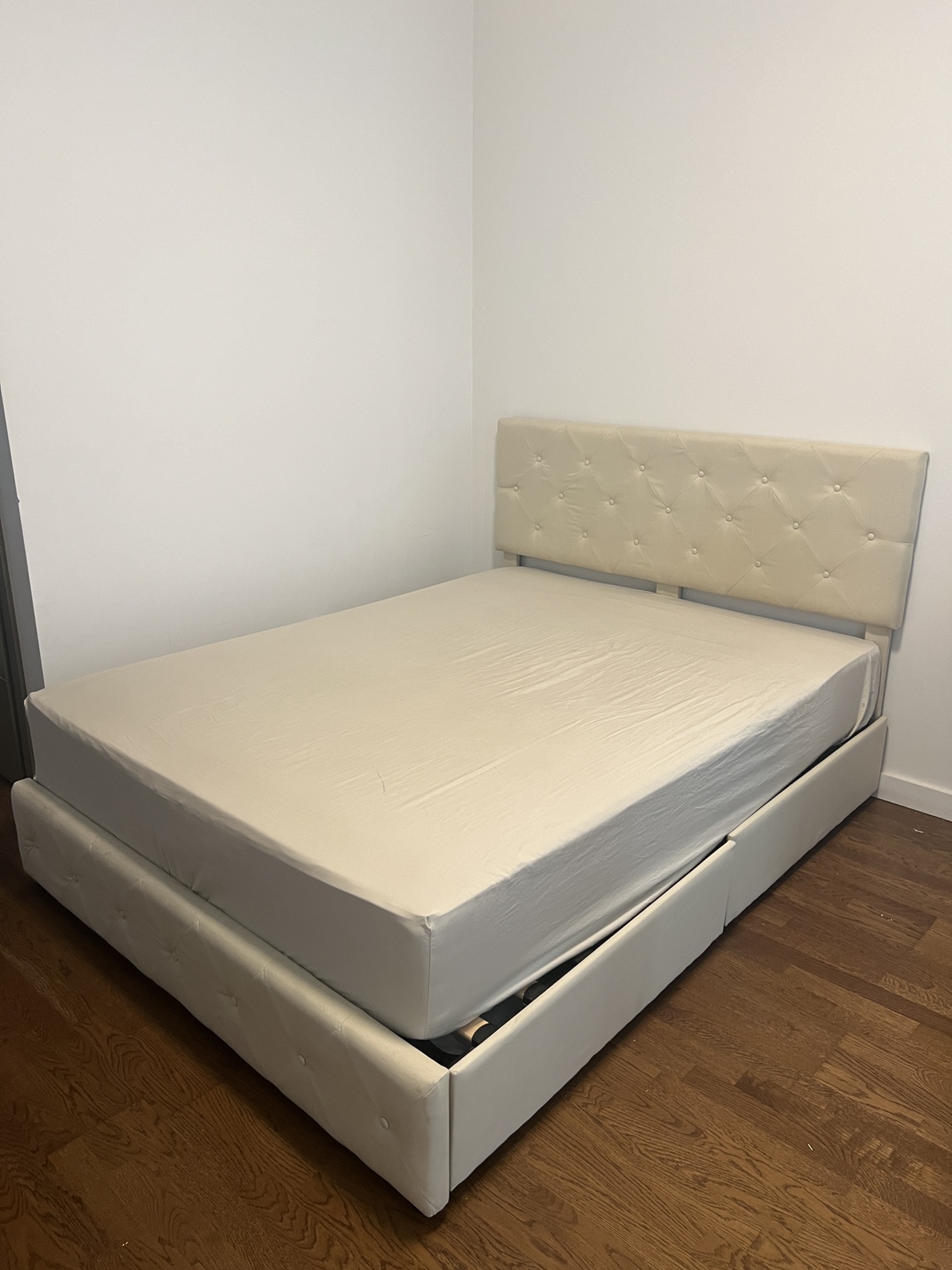 Mattress and bed