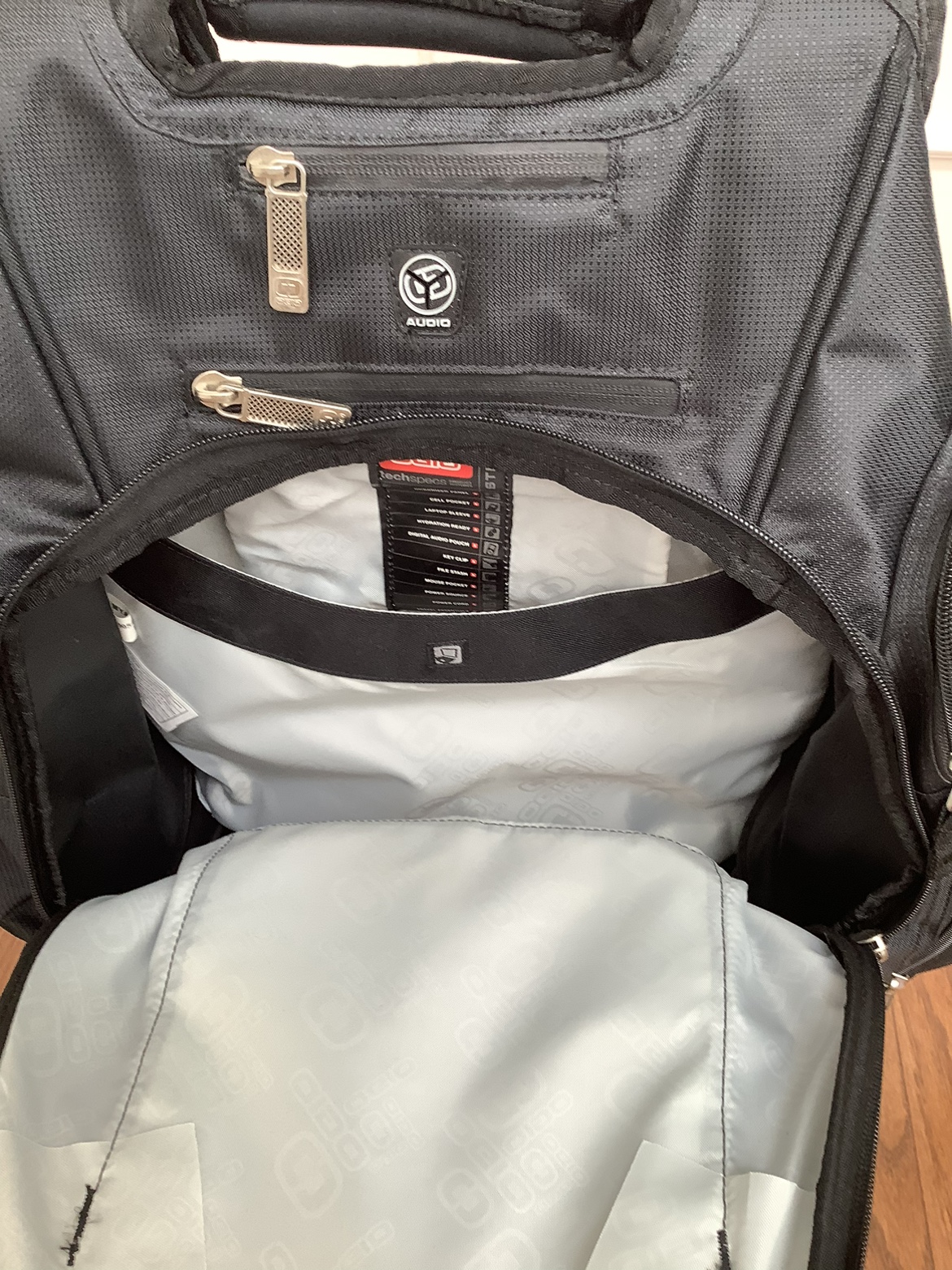Ogio Laptop backpack weekender image indicator(6)