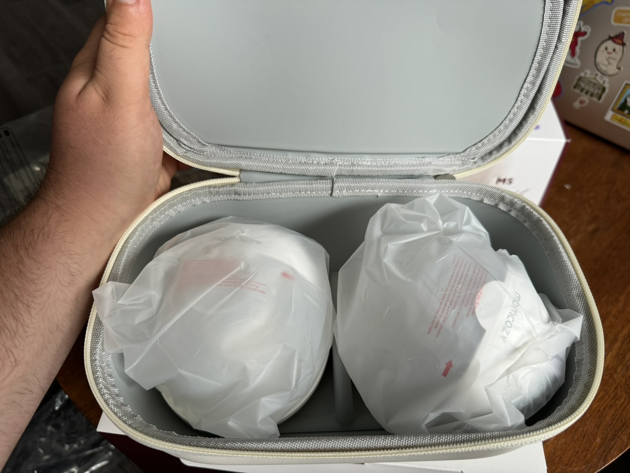 Momcozy M5 wearable breast pump - photo 5