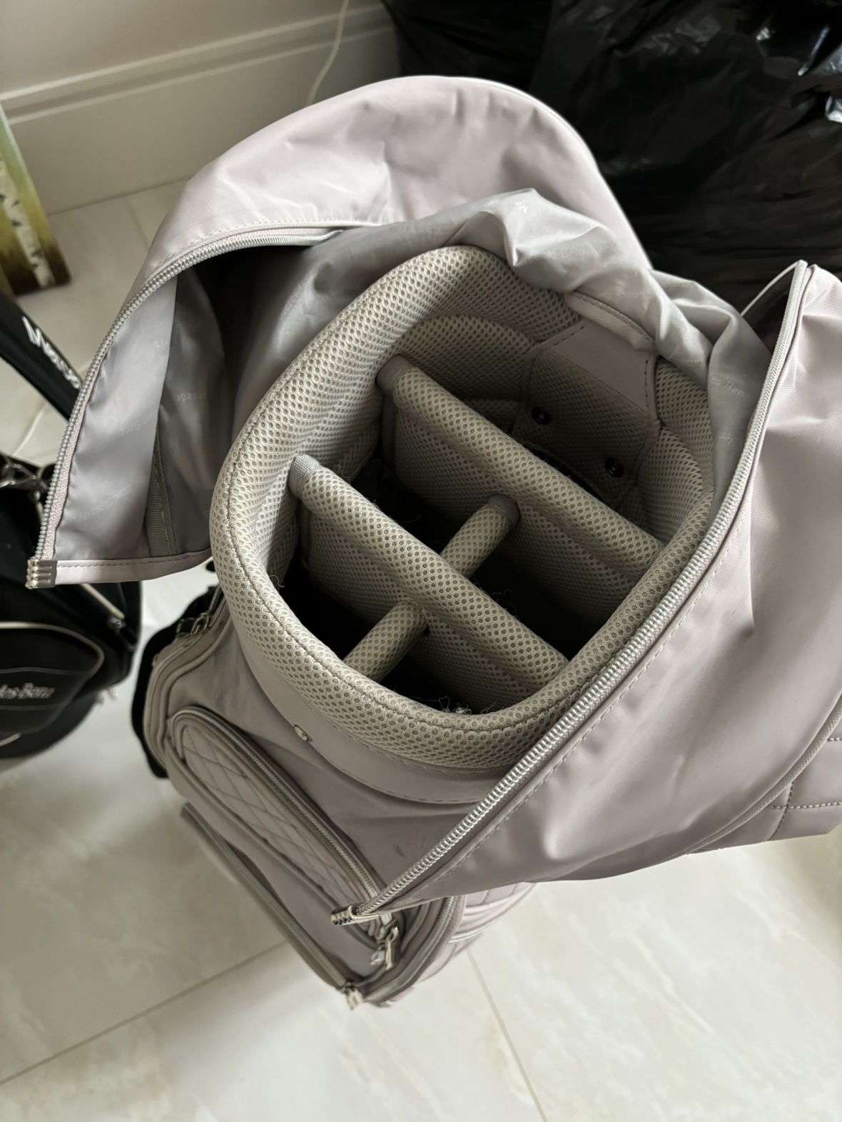 Mercedes Benz Golf Stand Bag image indicator(4)