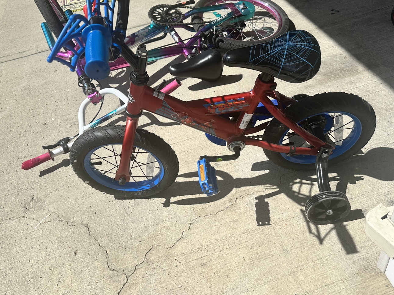 12” Spider man bike and helmet - photo 3