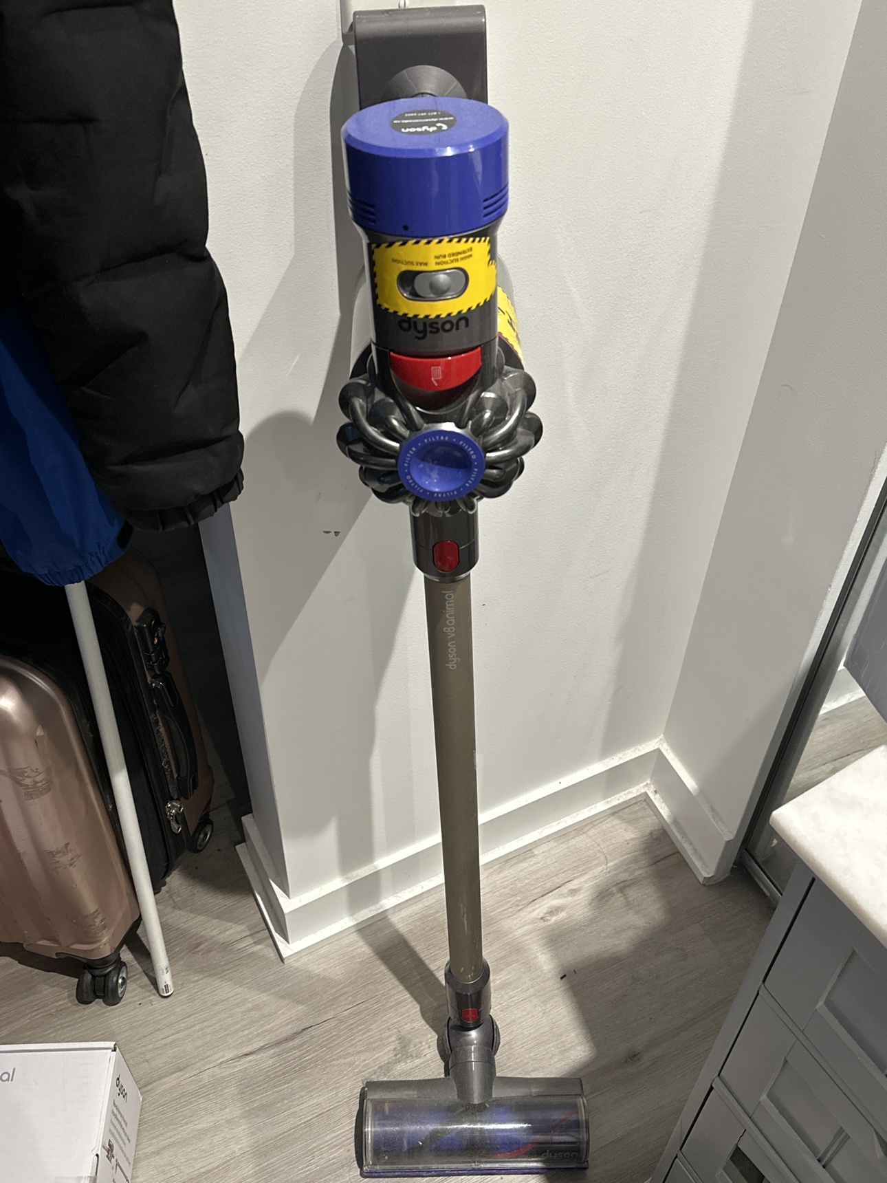 Stick Vacuum Dyson V8 - photo 3