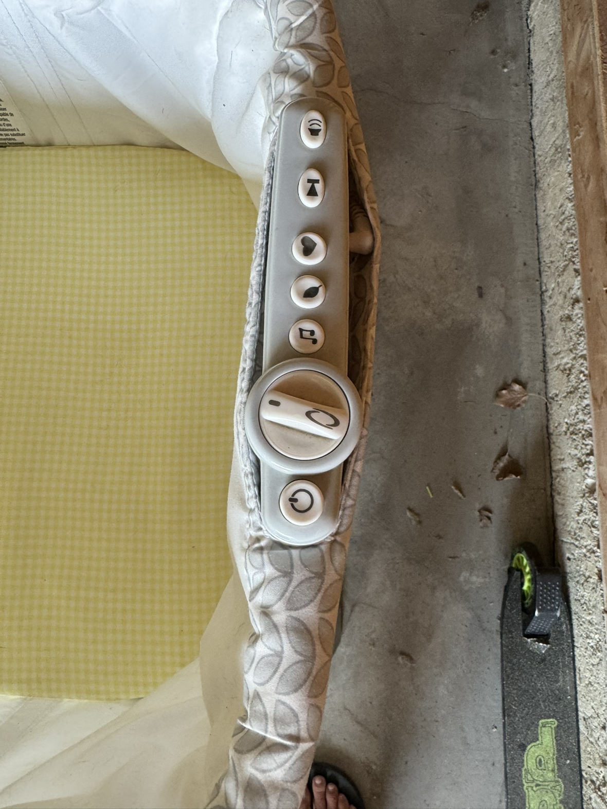 Baby Bassinet with lullaby’s and and rocking motion - photo 4