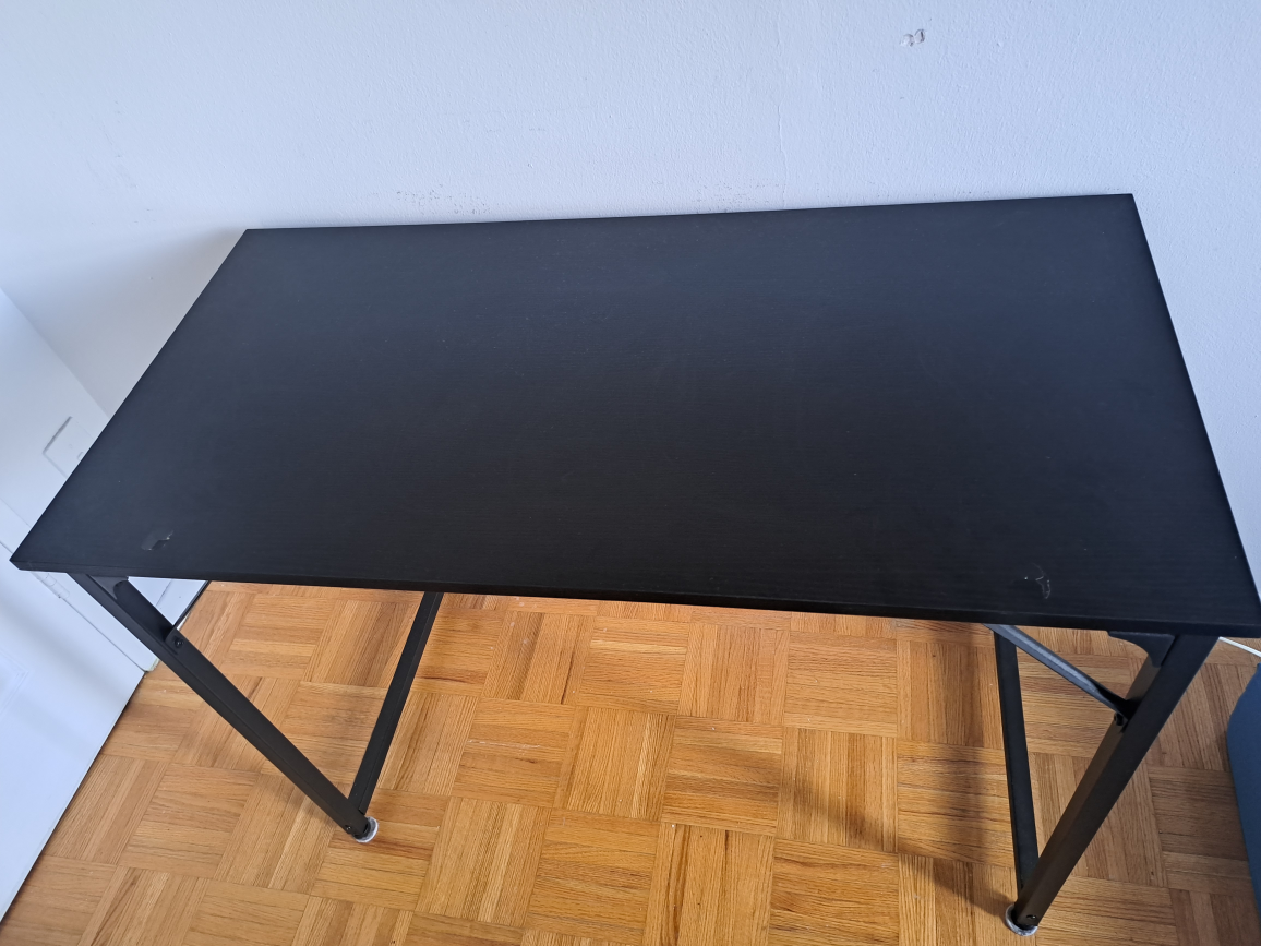 Small computer desk in good condition. thumbnail