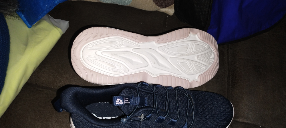 women's athletic shoes. size 9 or Euro 40 image indicator(2)