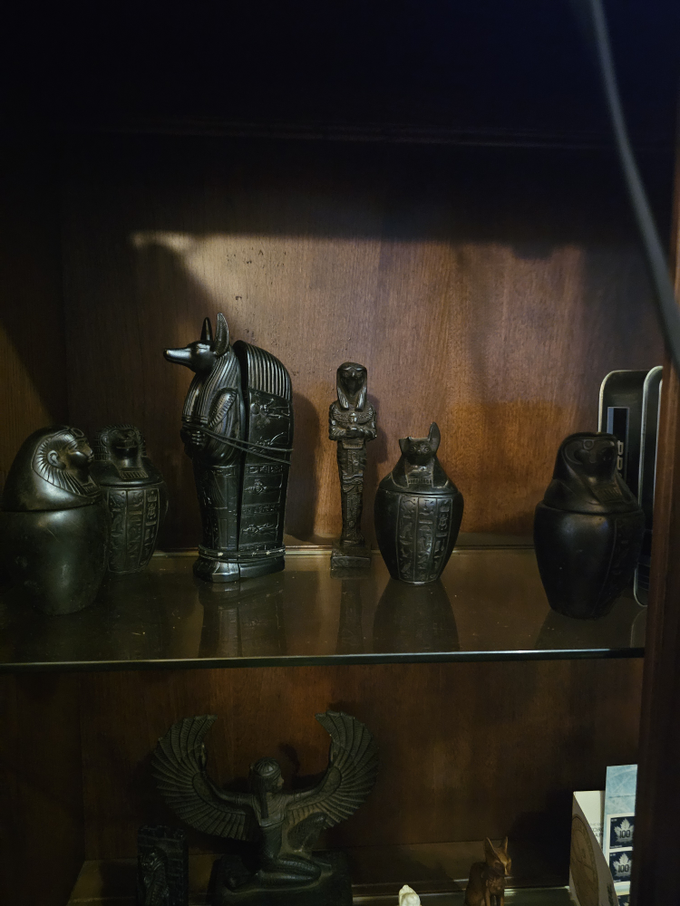 Egyptian figurines thumbnail