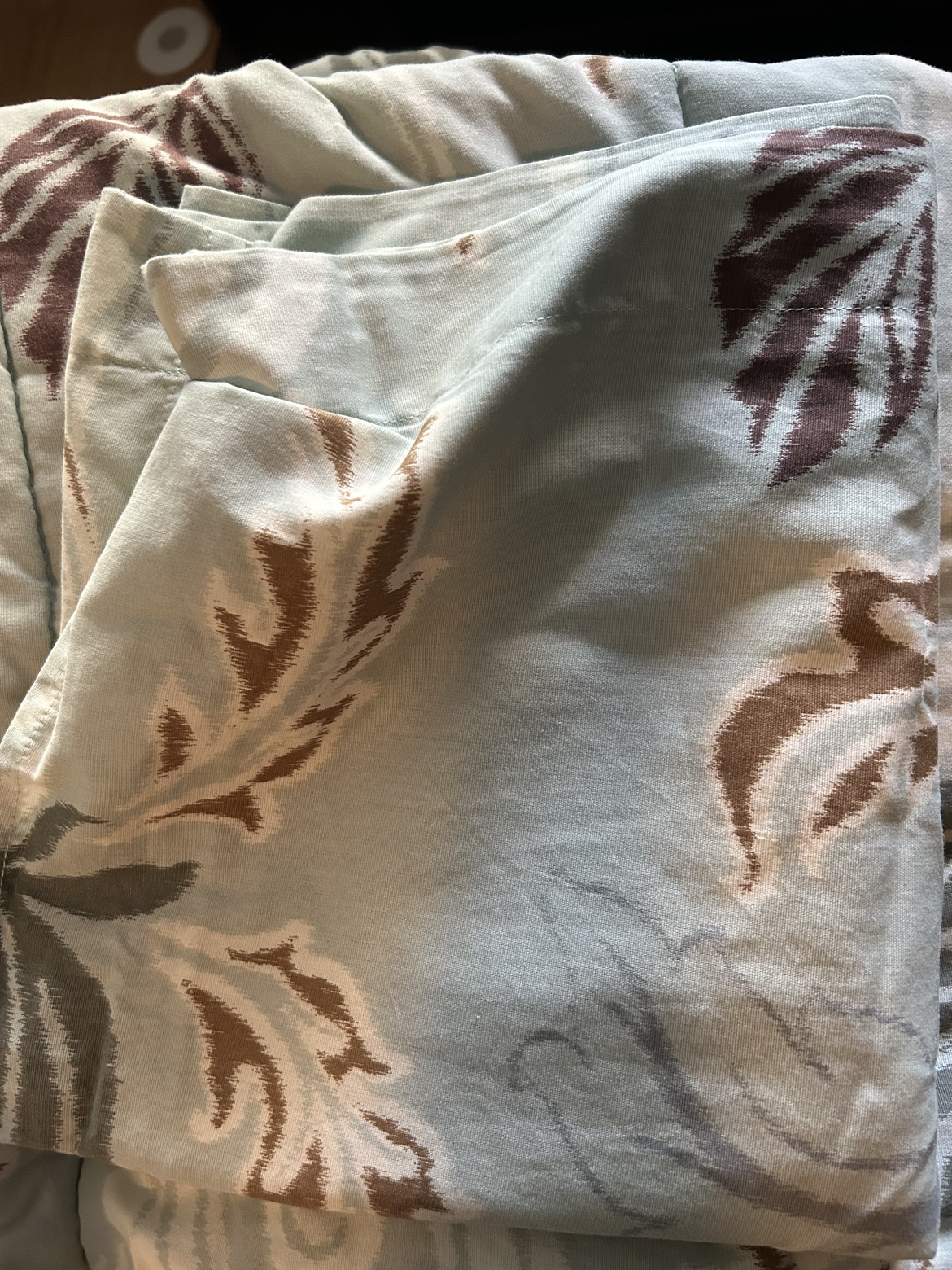 Queen size comforter and 2 pillow shams - photo 2