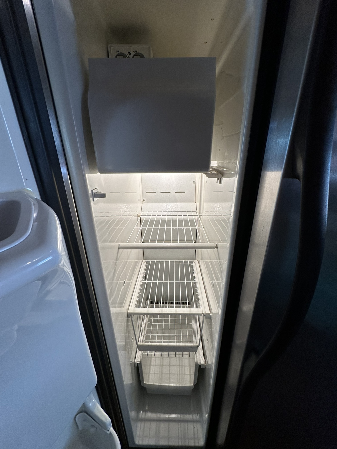 Frigidaire Refrigerator - Model GLHS66EESB4 - photo 4