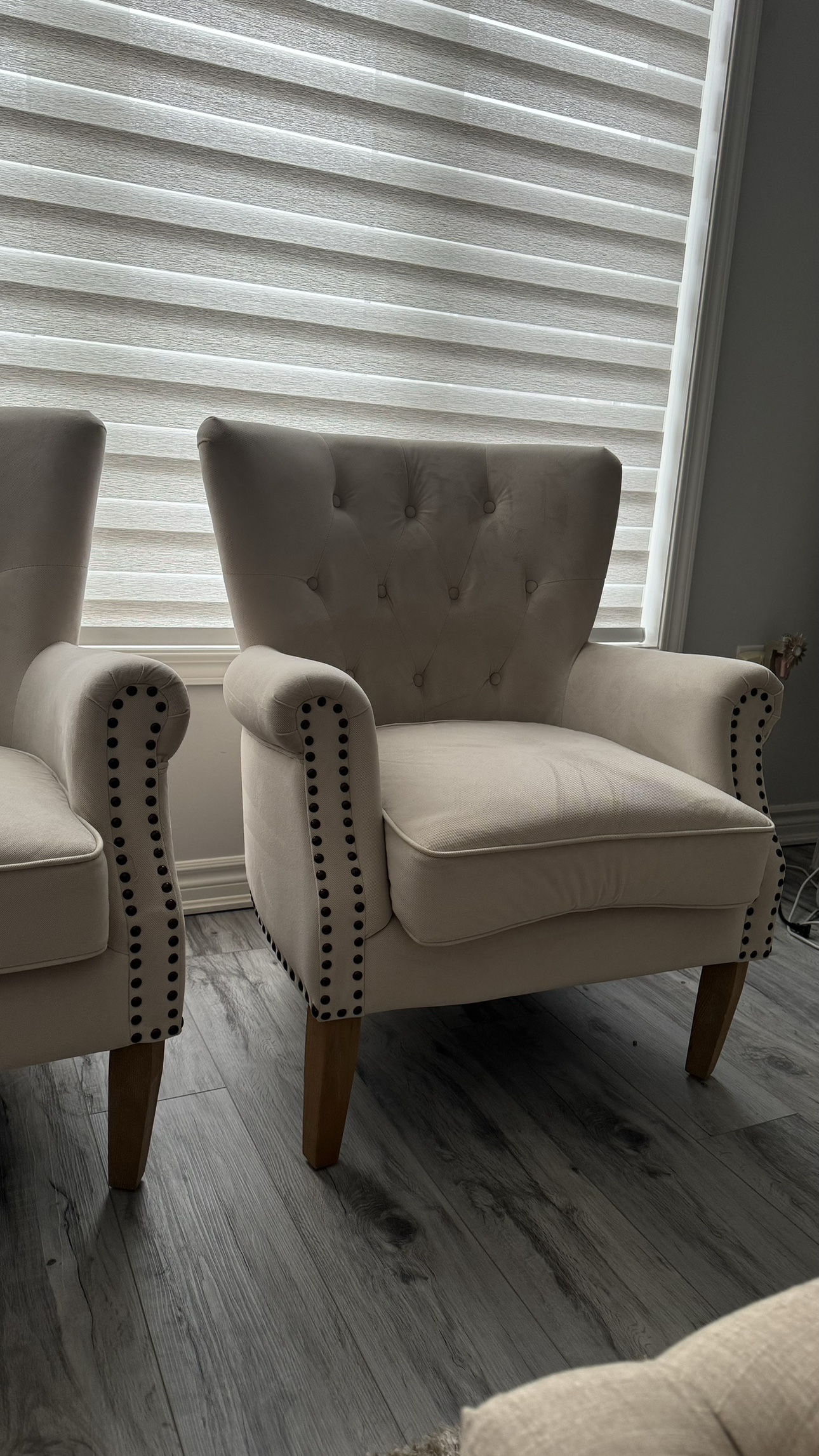 living room accent chairs - photo 3