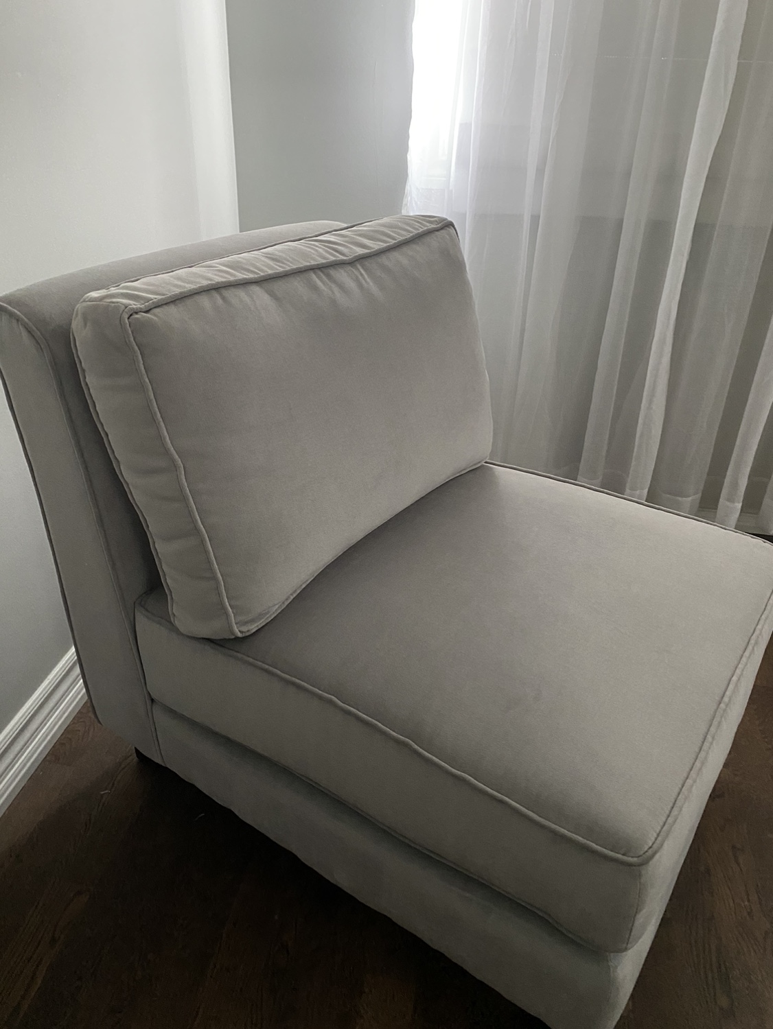 Velvety accent chair image indicator(2)