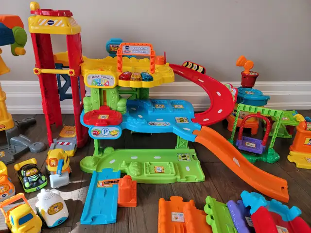 Vtech Park and Go Deluxe Garage playset - photo 2