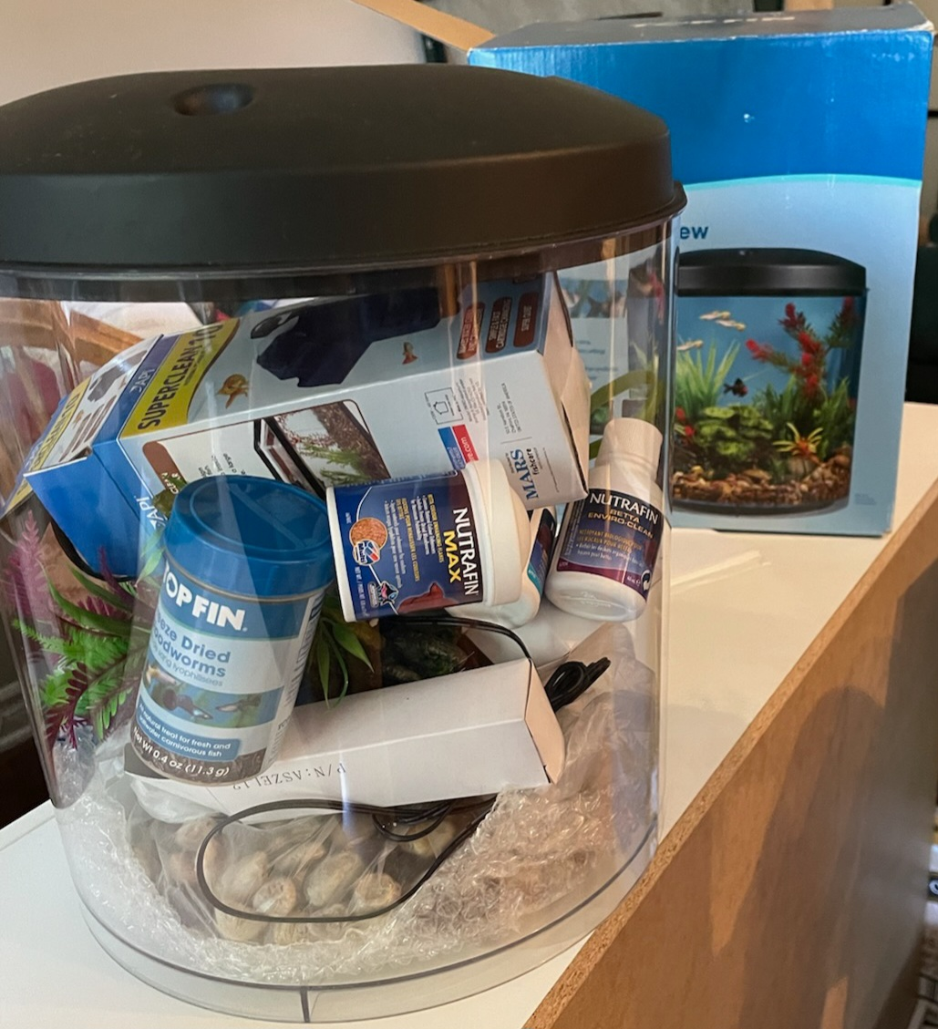 2.5  Gallon Aquarium + supplies + decor thumbnail