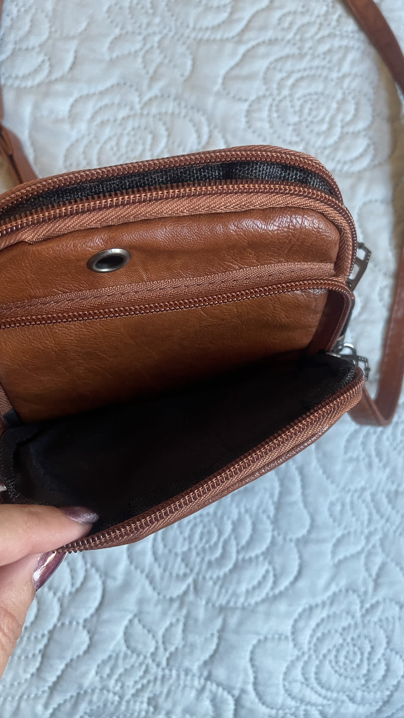 Vegan leather cellphone purse image indicator(6)