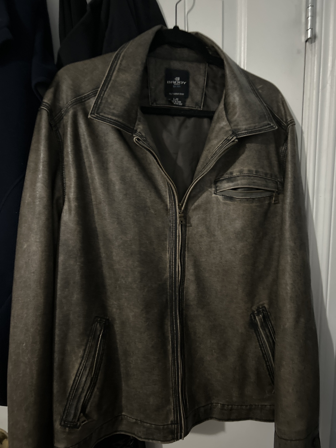 Men’s leather jacket image indicator(2)