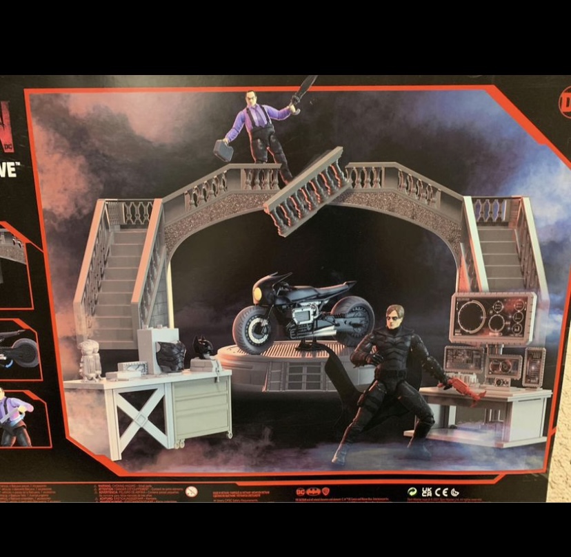 Batman Exclusives Action Figures and Batcycle BATCAVE image indicator(2)