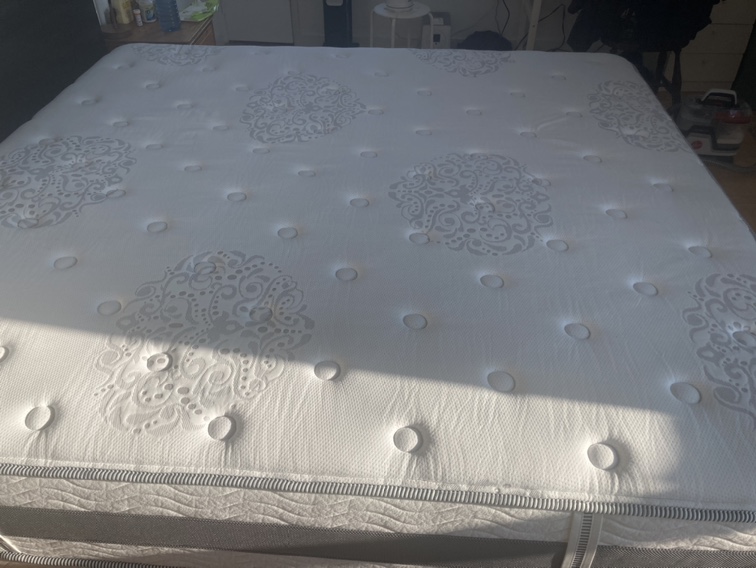 Zinus 12 king size mattress - photo 3
