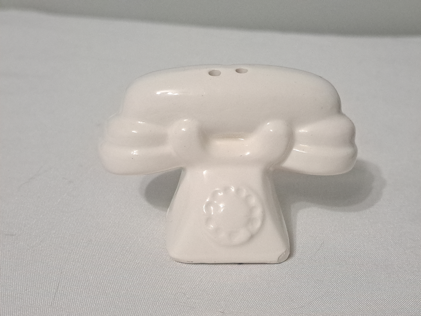 Vintage Salt N Pepper Shakers Phones - photo 2