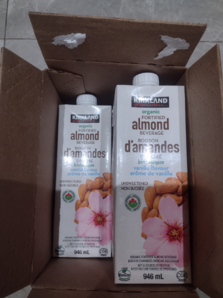 organic unsweetened almond beverage - VANILLA image indicator(2)