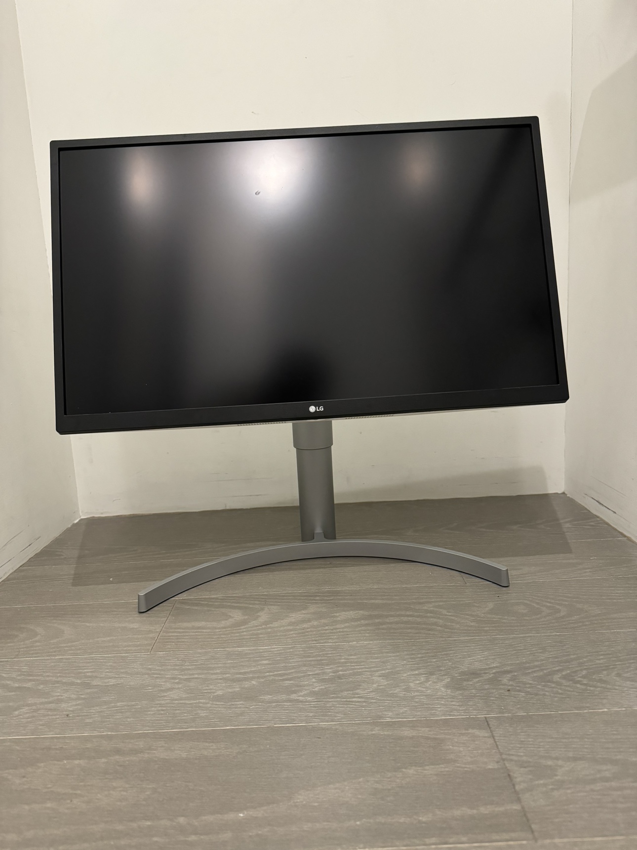 LG 27inch 3840x2160 4K 60Hz IPS Monitor thumbnail
