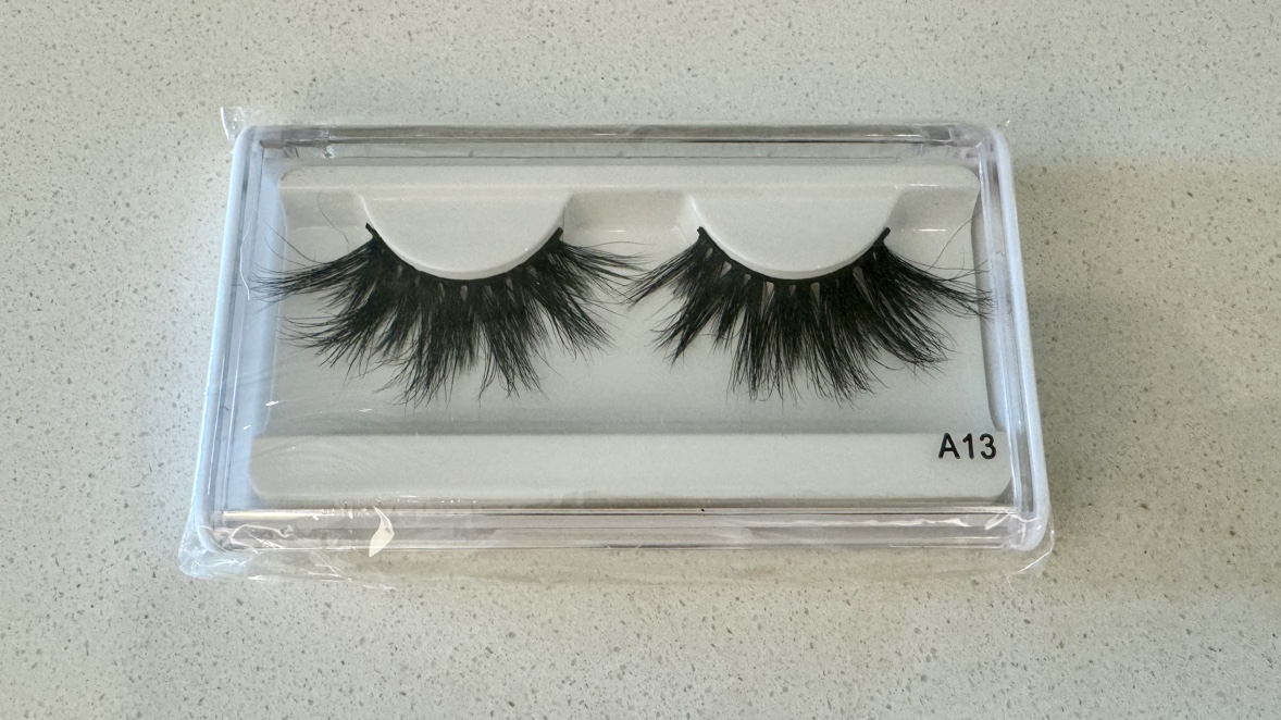 FREE Lashes (oversized) #freecycle thumbnail