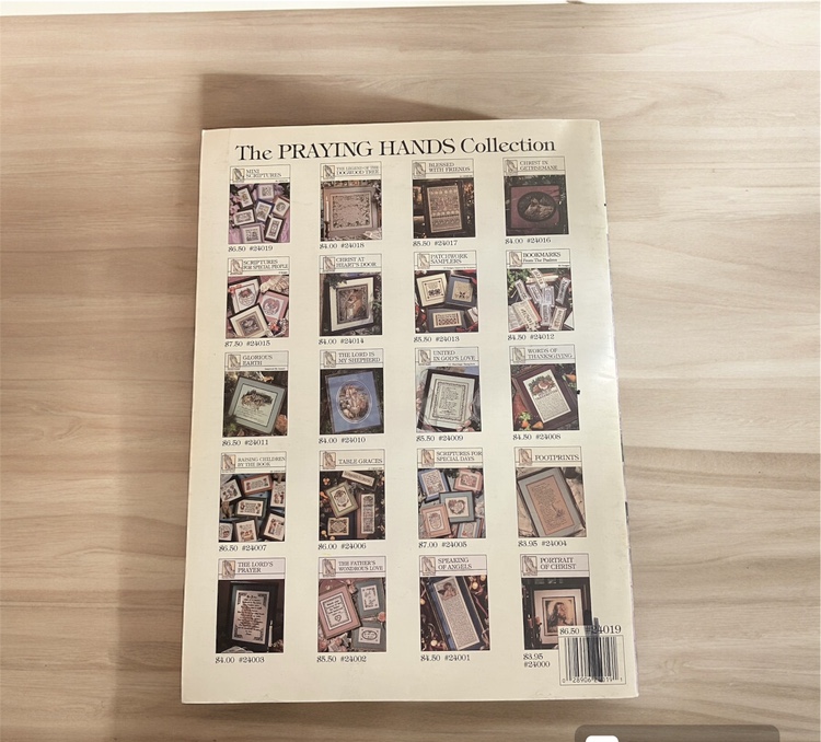 Mini Scriptures Praying Hands Cross Stitch Needlepoint Book 97 image indicator(2)